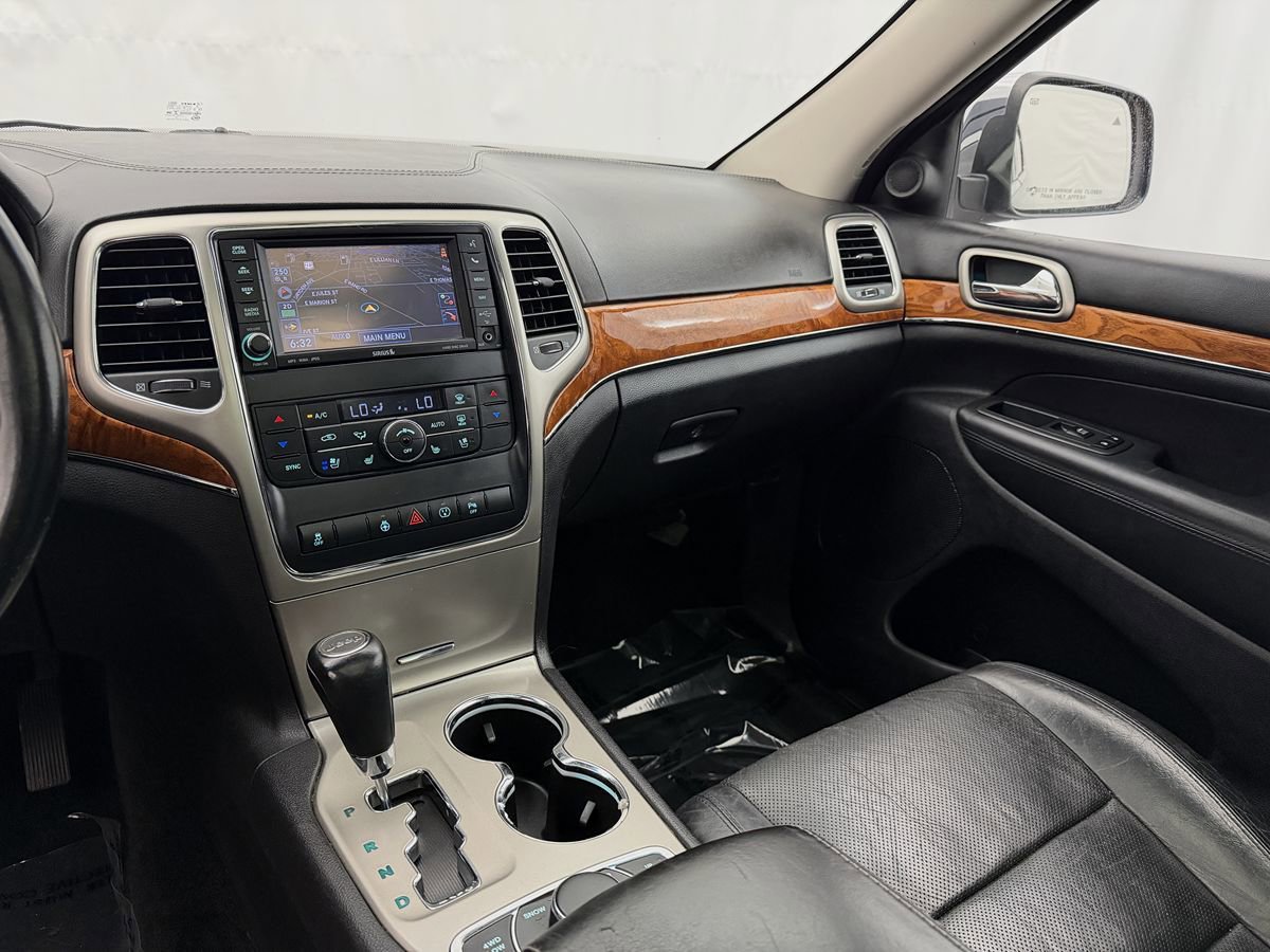 Used 2013 Jeep Grand Cherokee Overland w/ Advance Technology Group image 14