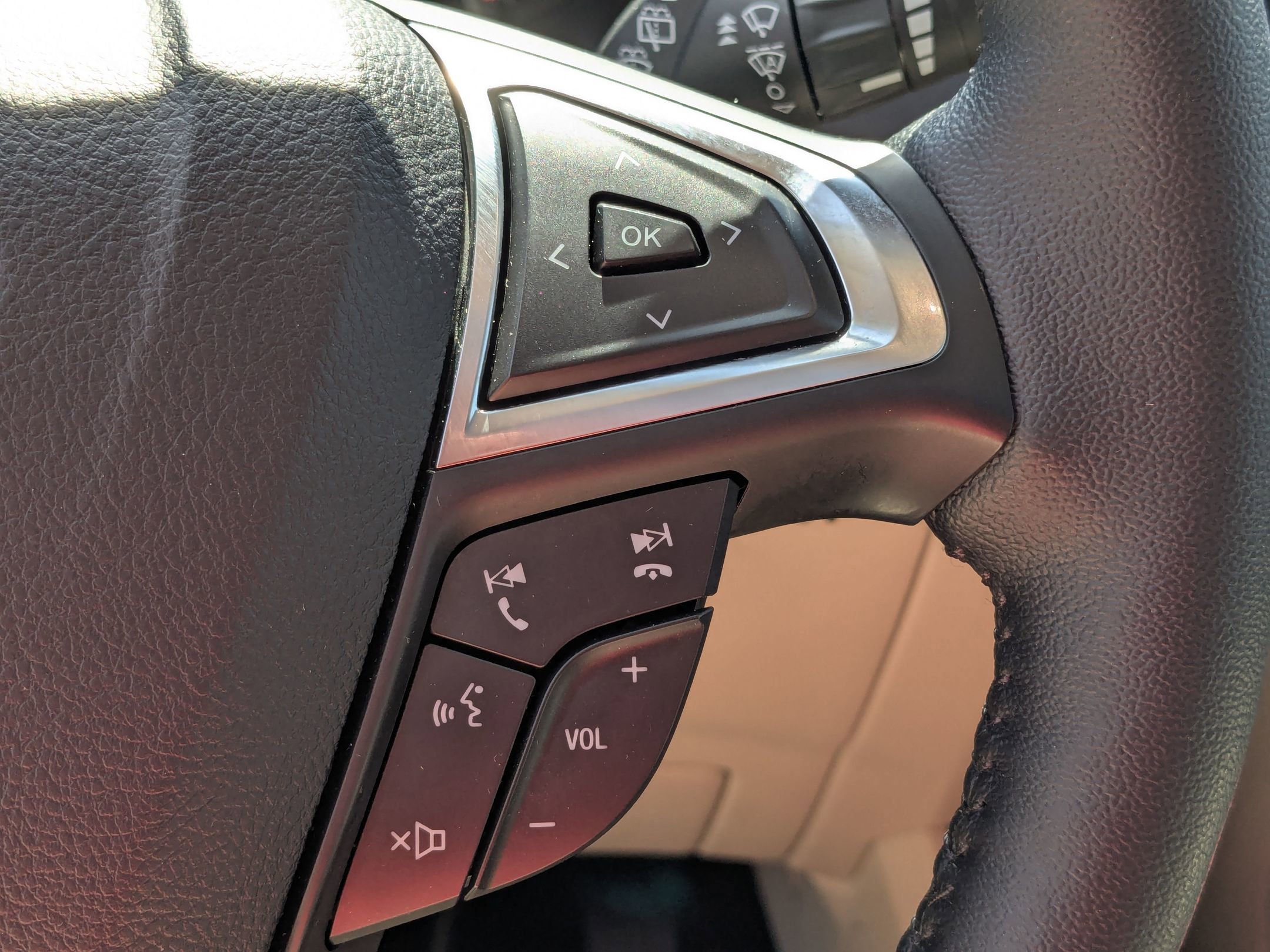 Used 2023 Ford Edge Titanium image 20