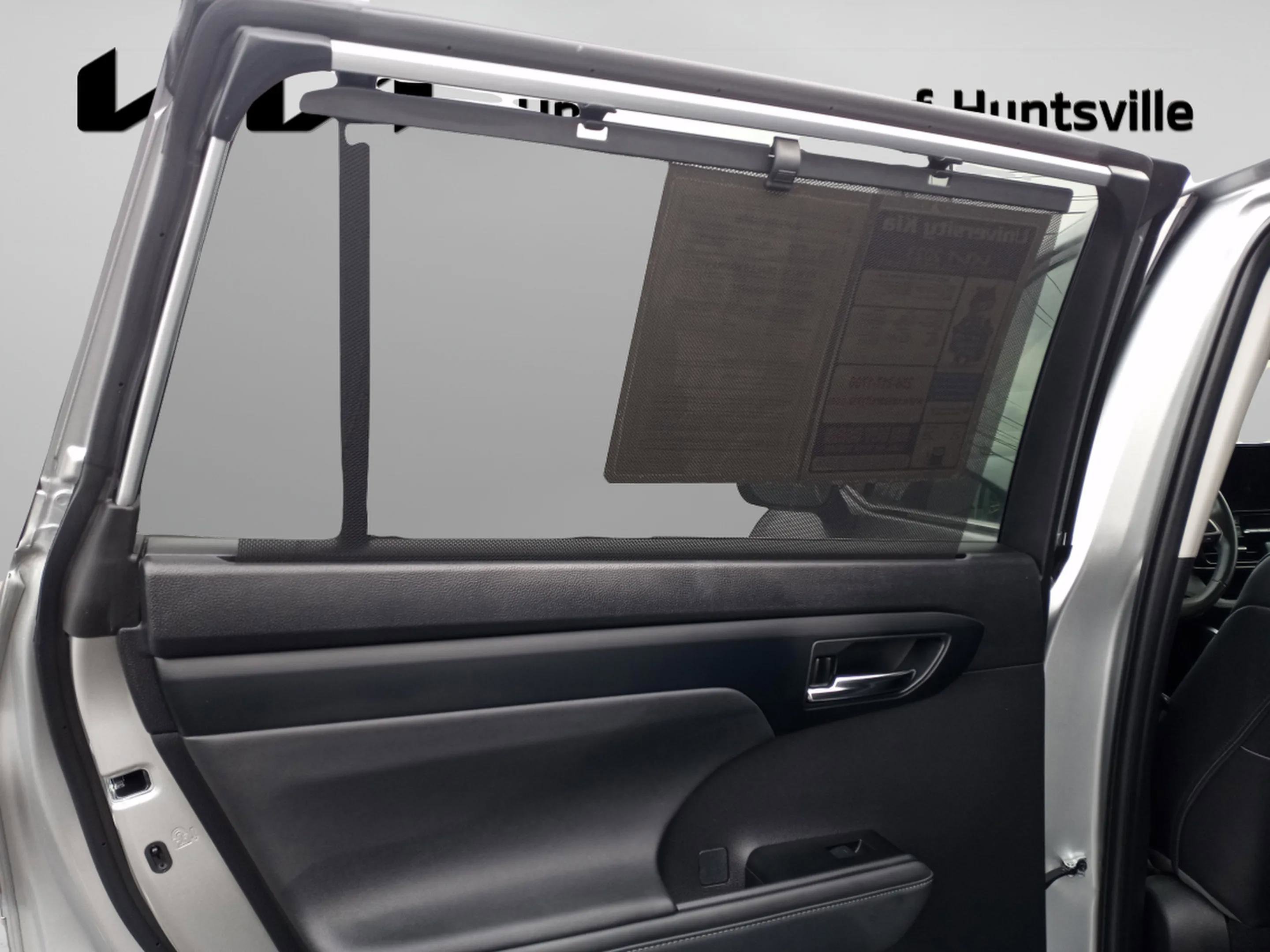 Used 2023 Toyota Highlander L image 29