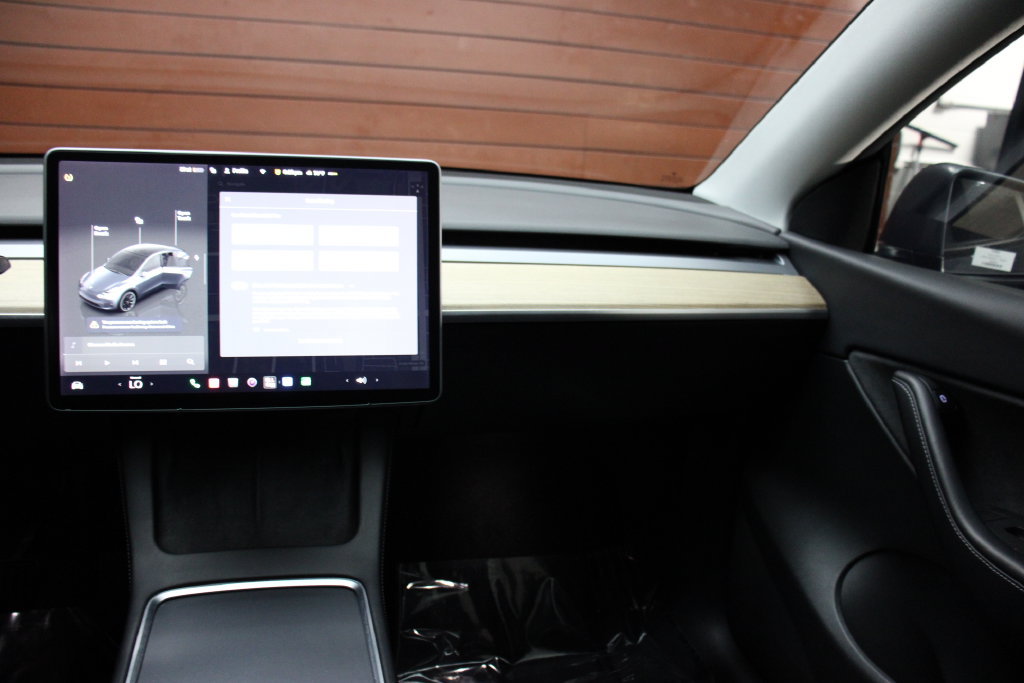 Used 2022 Tesla Model Y Long Range AWD/4WD image 22