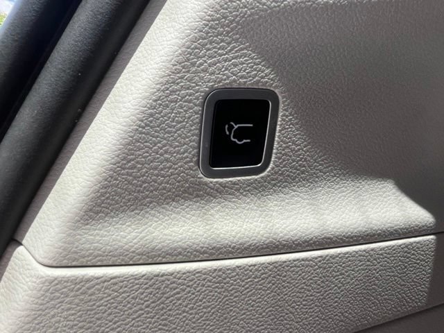 Used 2020 Chrysler Pacifica Touring FWD image 31