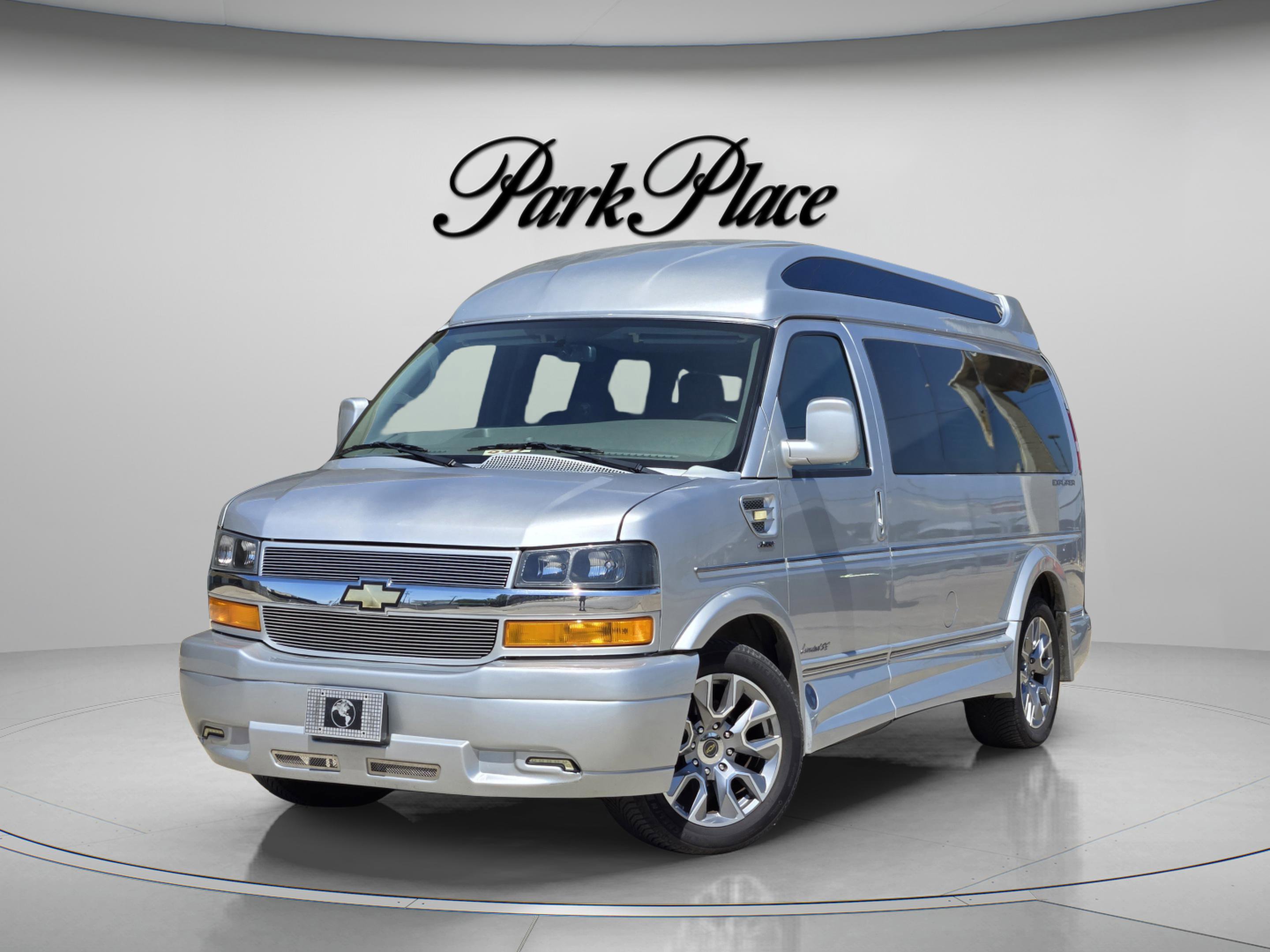Used 2023 Chevrolet Express 2500 image 1