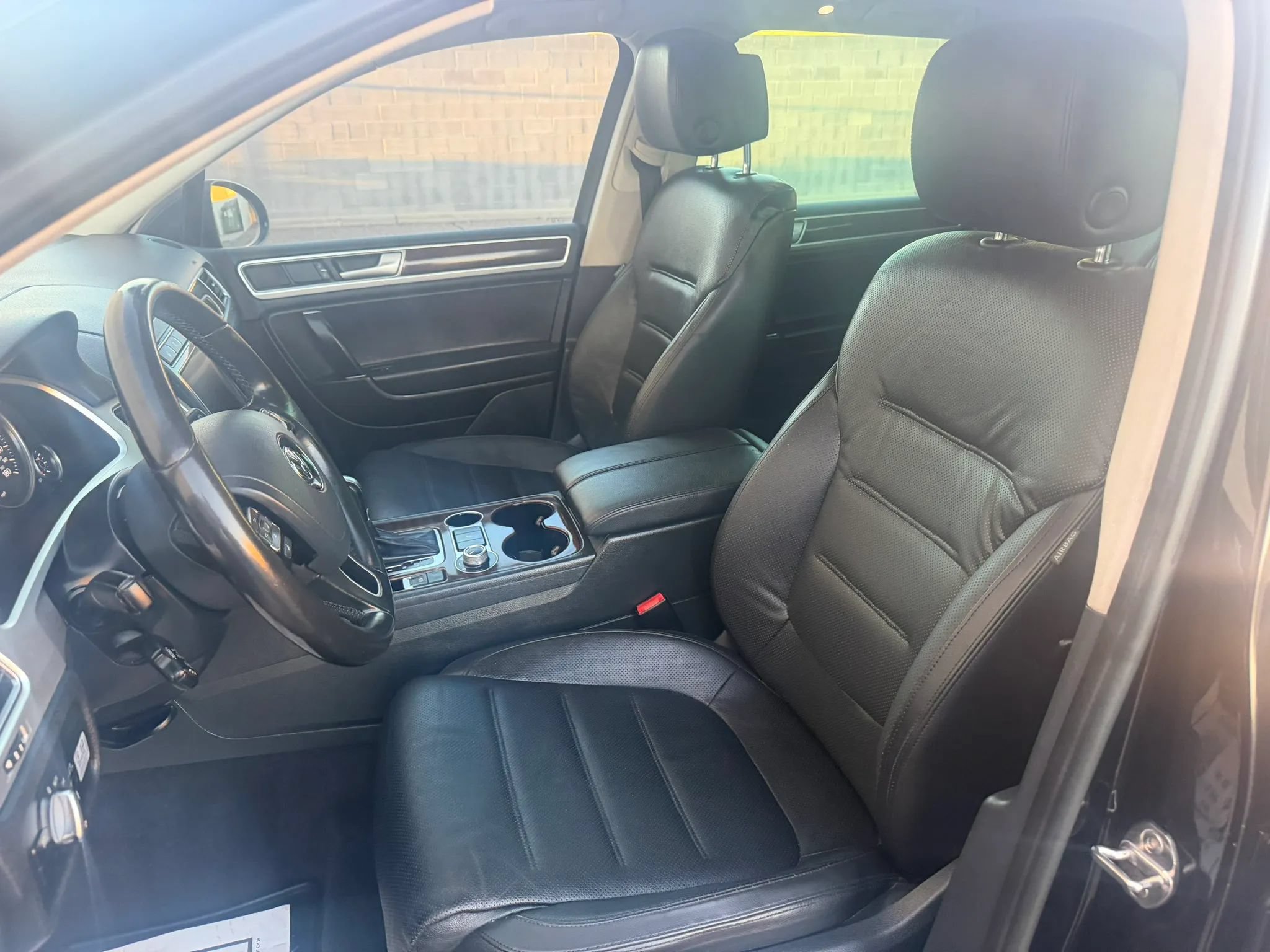 Used 2016 Volkswagen Touareg Sport AWD/4WD image 12