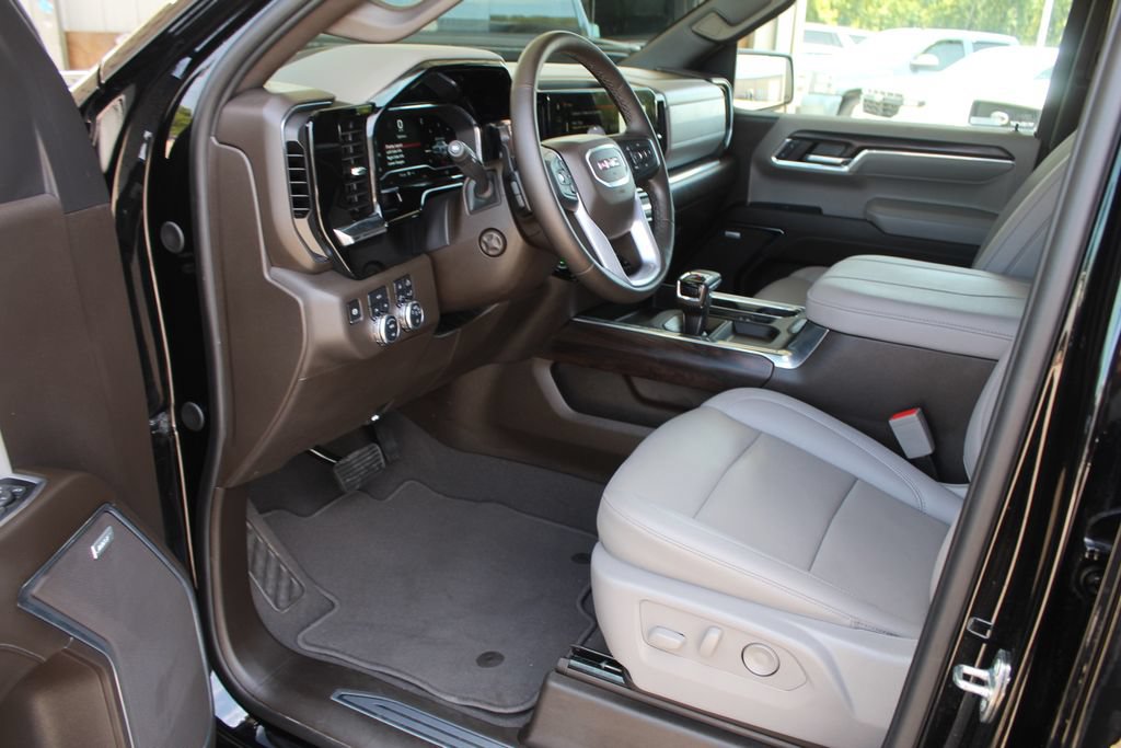 Used 2024 GMC Sierra 1500 SLT w/ SLT Premium Plus Package AWD/4WD image 24