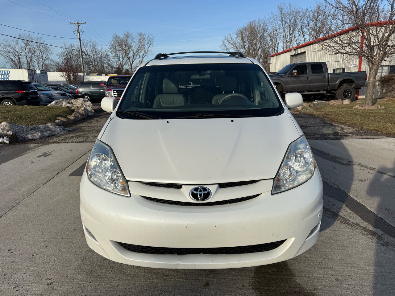 Used 2009 Toyota Sienna XLE image 2