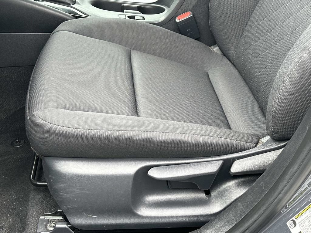 Used 2025 Toyota Corolla LE FWD image 17