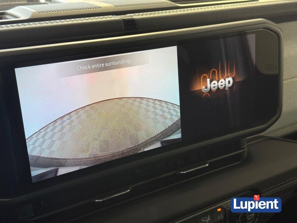 Used 2025 Jeep Wrangler Unlimited Sahara AWD/4WD image 27
