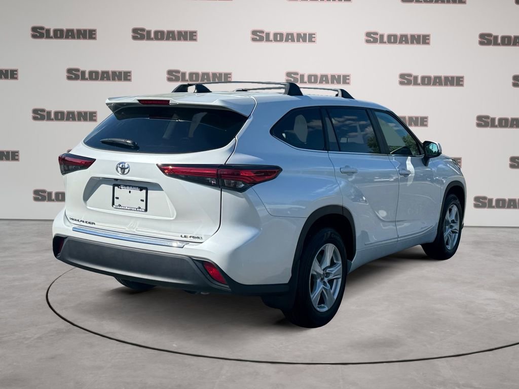 Used 2023 Toyota Highlander LE AWD/4WD image 5