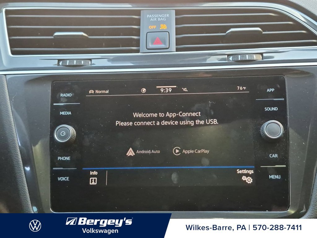 Certified 2024 Volkswagen Tiguan SE R-Line AWD/4WD image 28