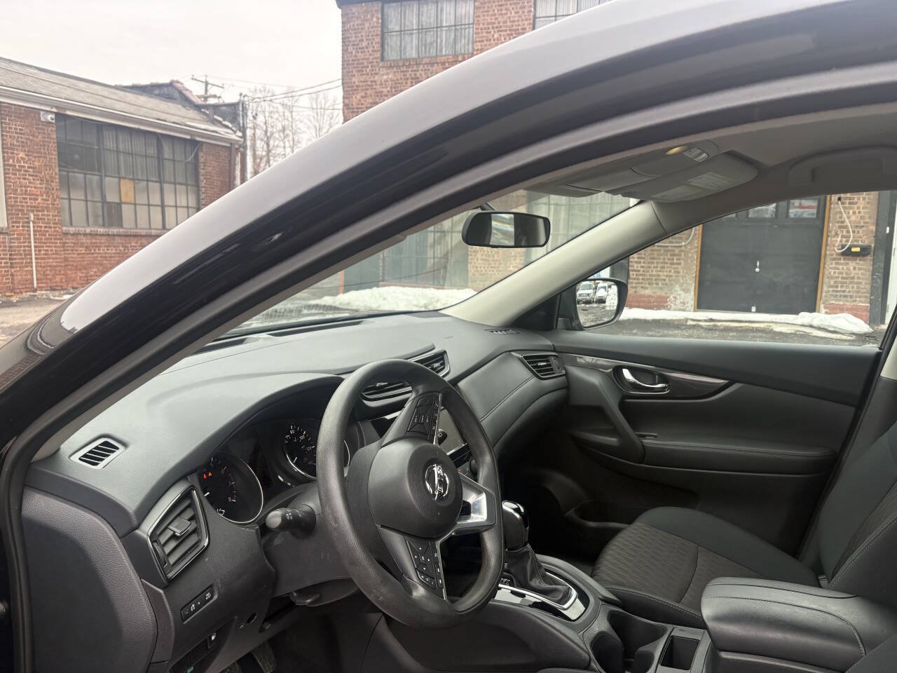 Used 2018 Nissan Rogue S AWD/4WD image 18