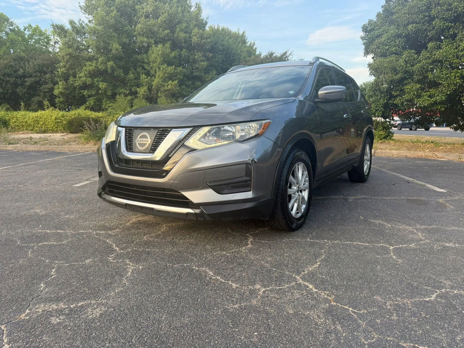 Used 2017 Nissan Rogue SV FWD image 1