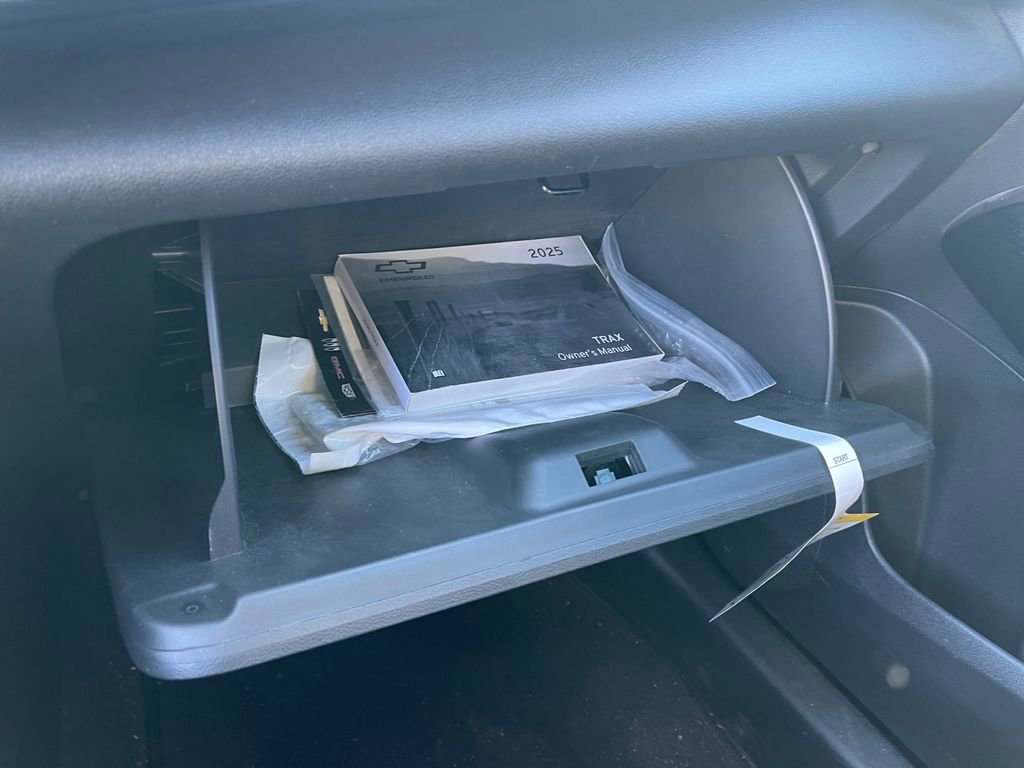 Certified 2025 Chevrolet Trax RS w/ Sunroof Package image 26