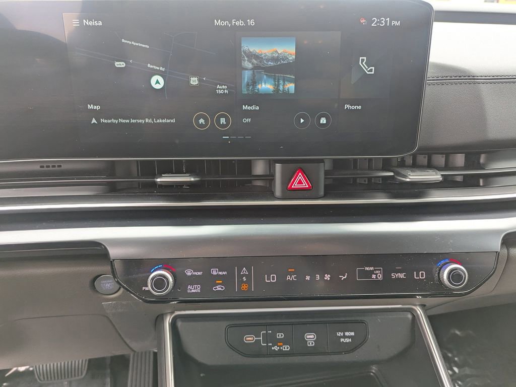 Certified 2025 Kia Carnival image 19