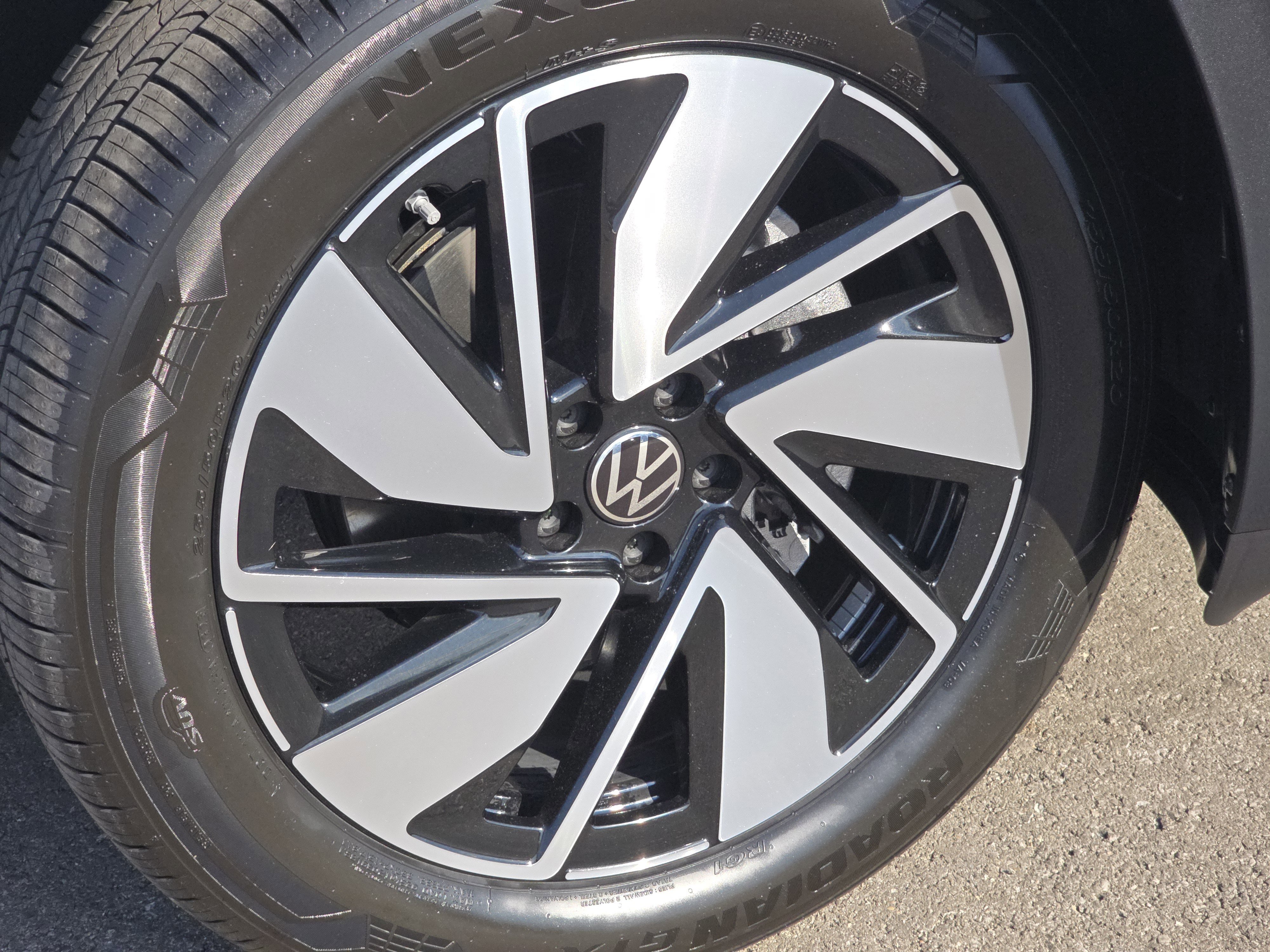 New 2026 Volkswagen Atlas SE image 13