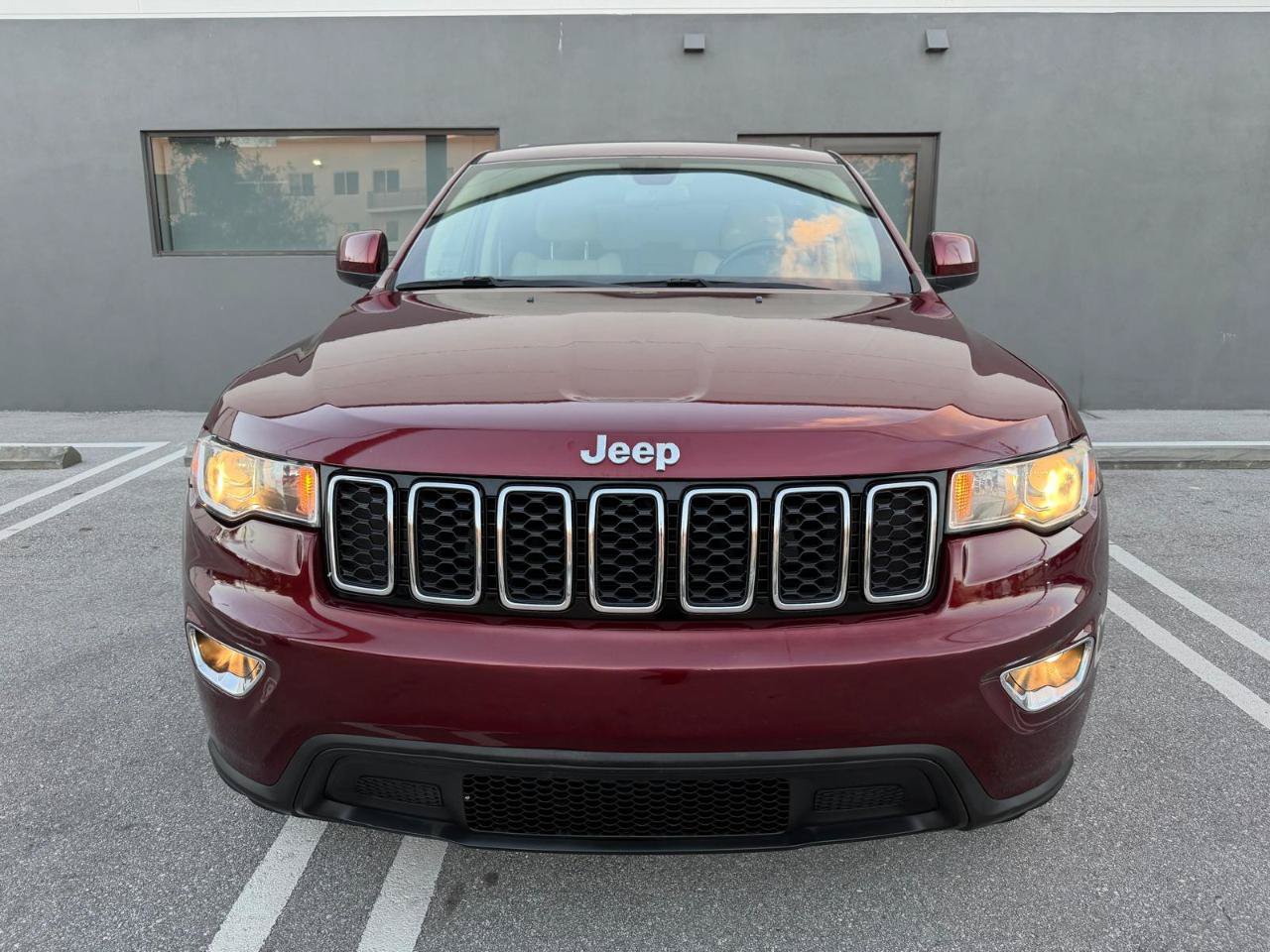 Used 2018 Jeep Grand Cherokee Laredo RWD image 5