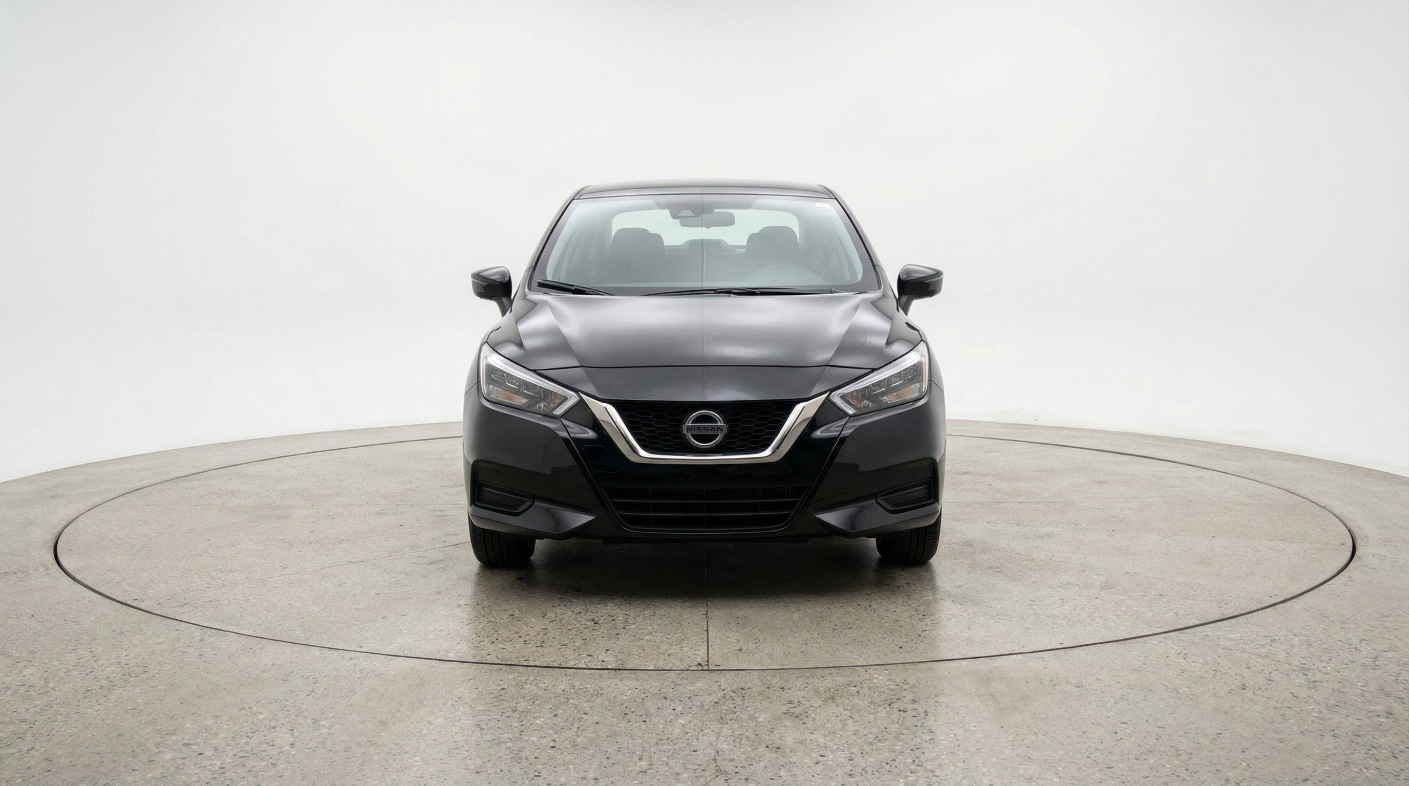 Used 2025 Nissan Versa SV image 2