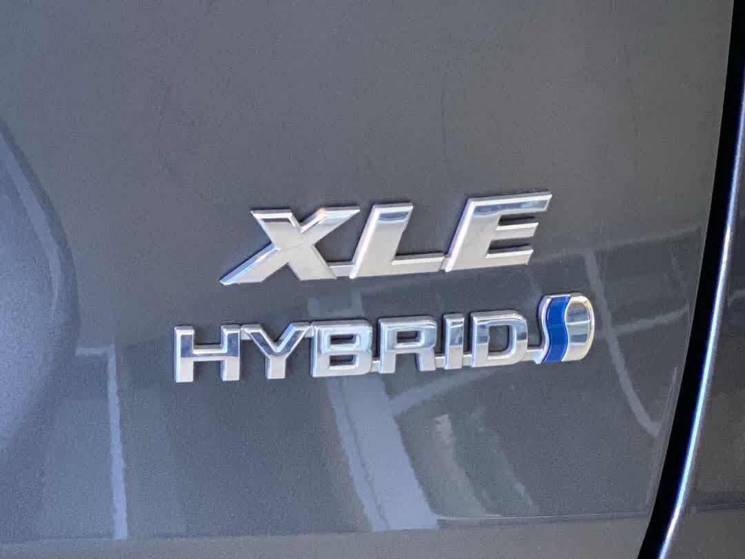 Used 2021 Toyota RAV4 XLE AWD/4WD image 12