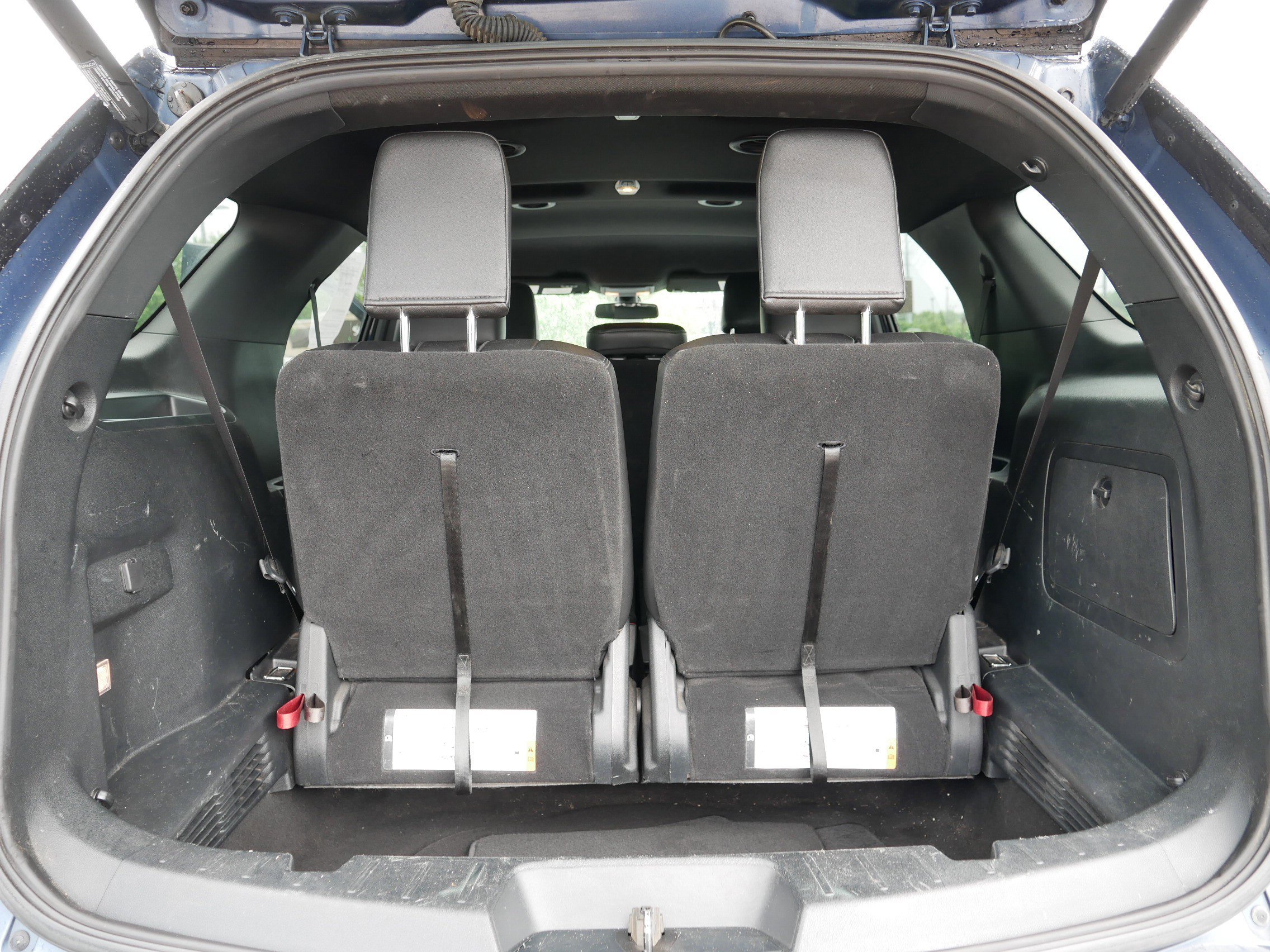 Used 2018 Ford Explorer XLT w/ Equipment Group 202A AWD/4WD image 16