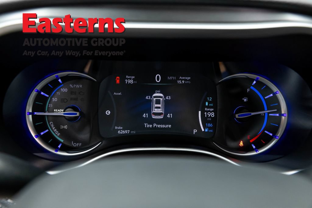 Used 2023 Chrysler Pacifica Touring-L FWD image 18