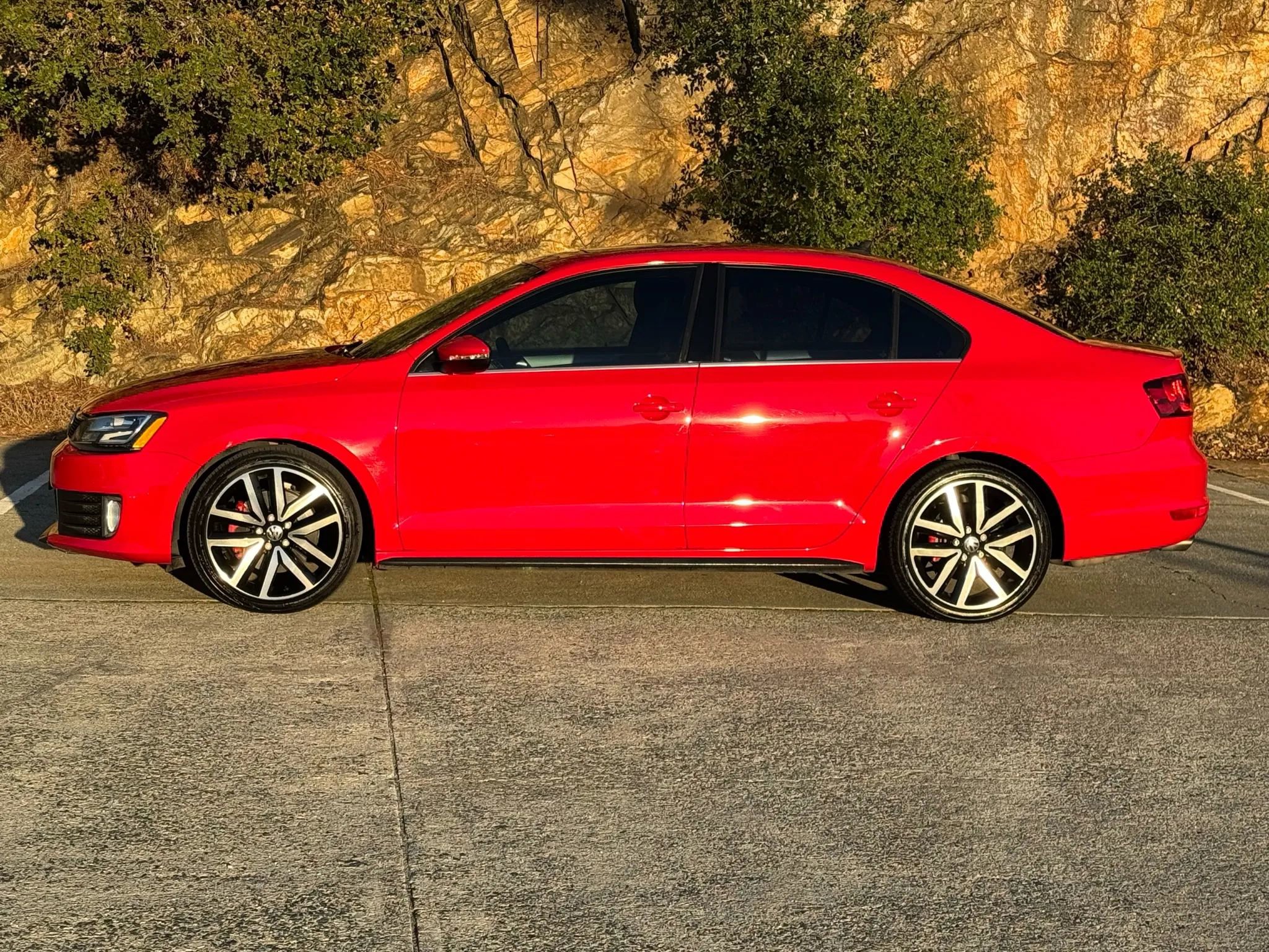 Used 2013 Volkswagen Jetta GLI Autobahn image 2