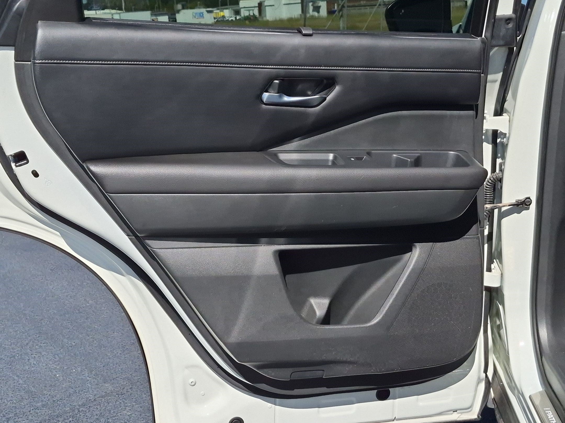 Used 2023 Nissan Pathfinder SL w/ Lighting Package (N92) FWD image 29