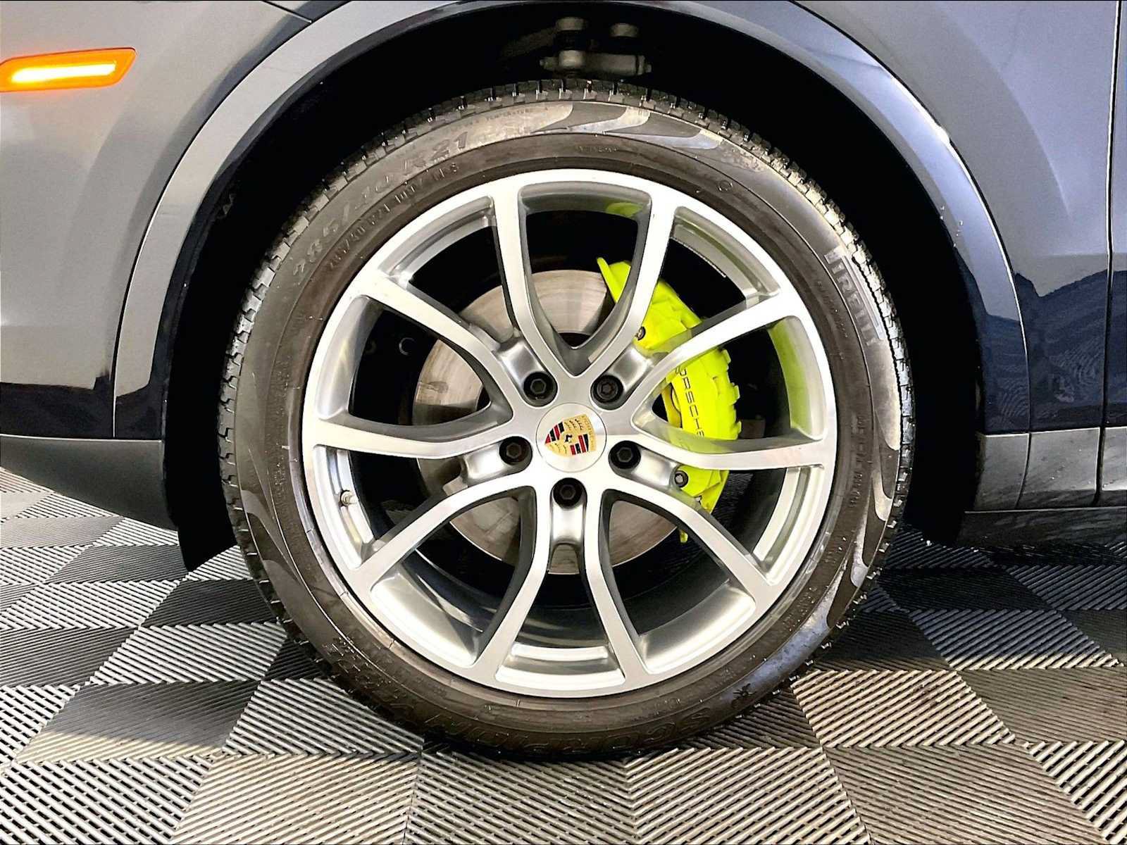 Certified 2023 Porsche Cayenne AWD/4WD image 11