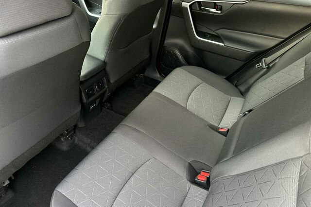 Used 2022 Toyota RAV4 XLE image 14