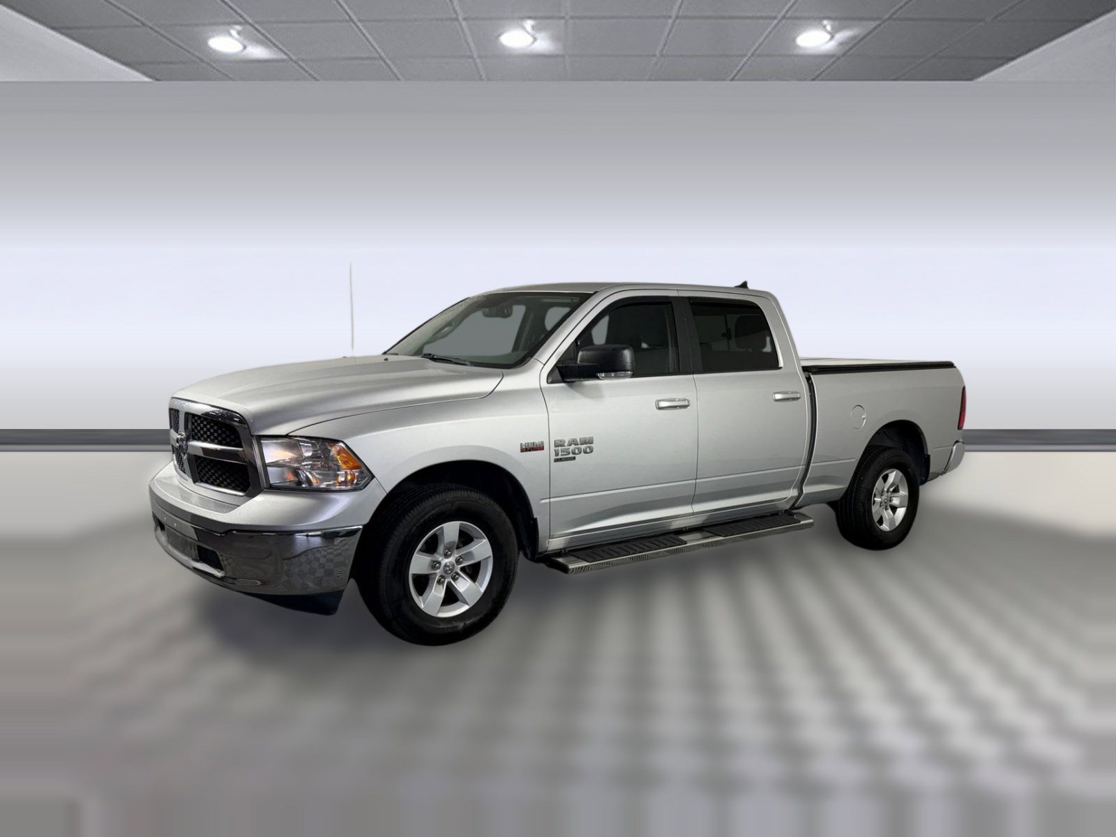 Used 2019 RAM 1500 Classic SLT w/ Luxury Group AWD/4WD image 1