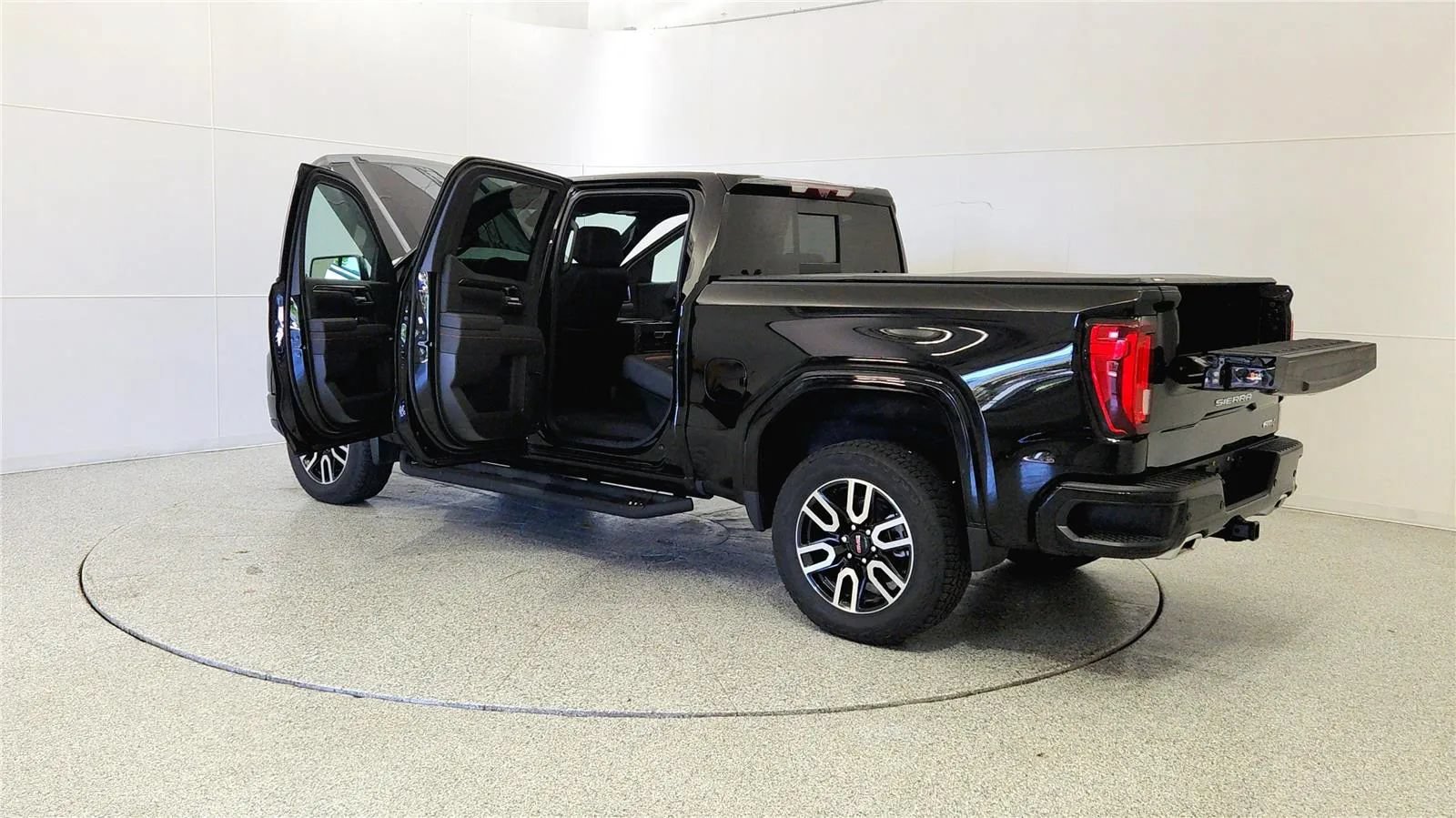 Used 2025 GMC Sierra 1500 AT4 w/ Technology Package AWD/4WD image 11