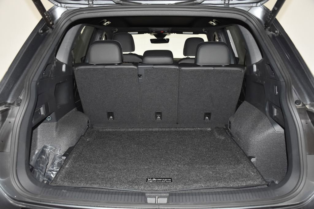 Used 2024 Volkswagen Tiguan SE R-Line image 31