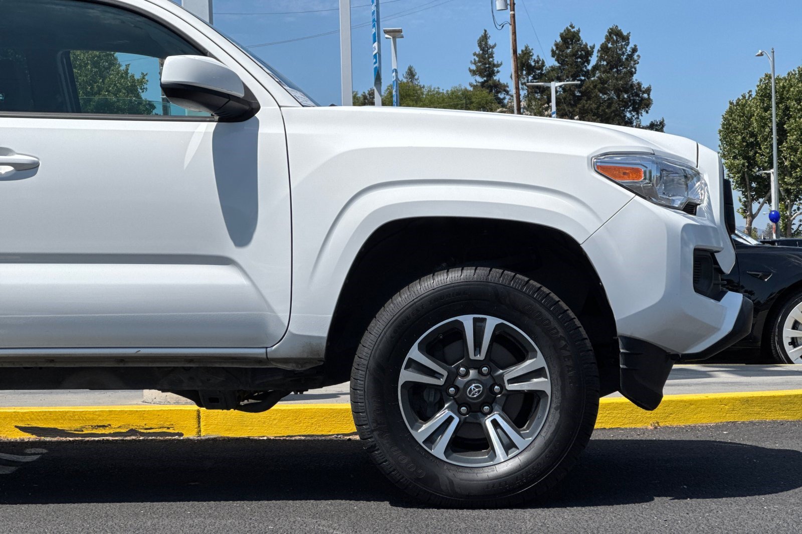 Used 2020 Toyota Tacoma SR AWD/4WD image 33