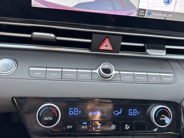 Used 2024 Hyundai Elantra SEL w/ Convenience Package image 29