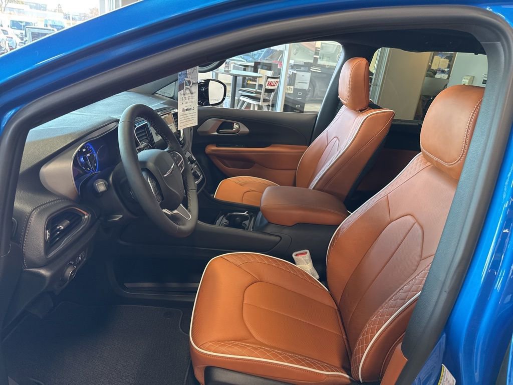 New 2026 Chrysler Pacifica Pinnacle image 15