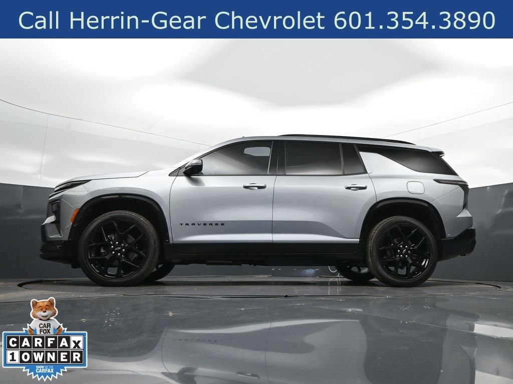 Used 2024 Chevrolet Traverse RS image 39