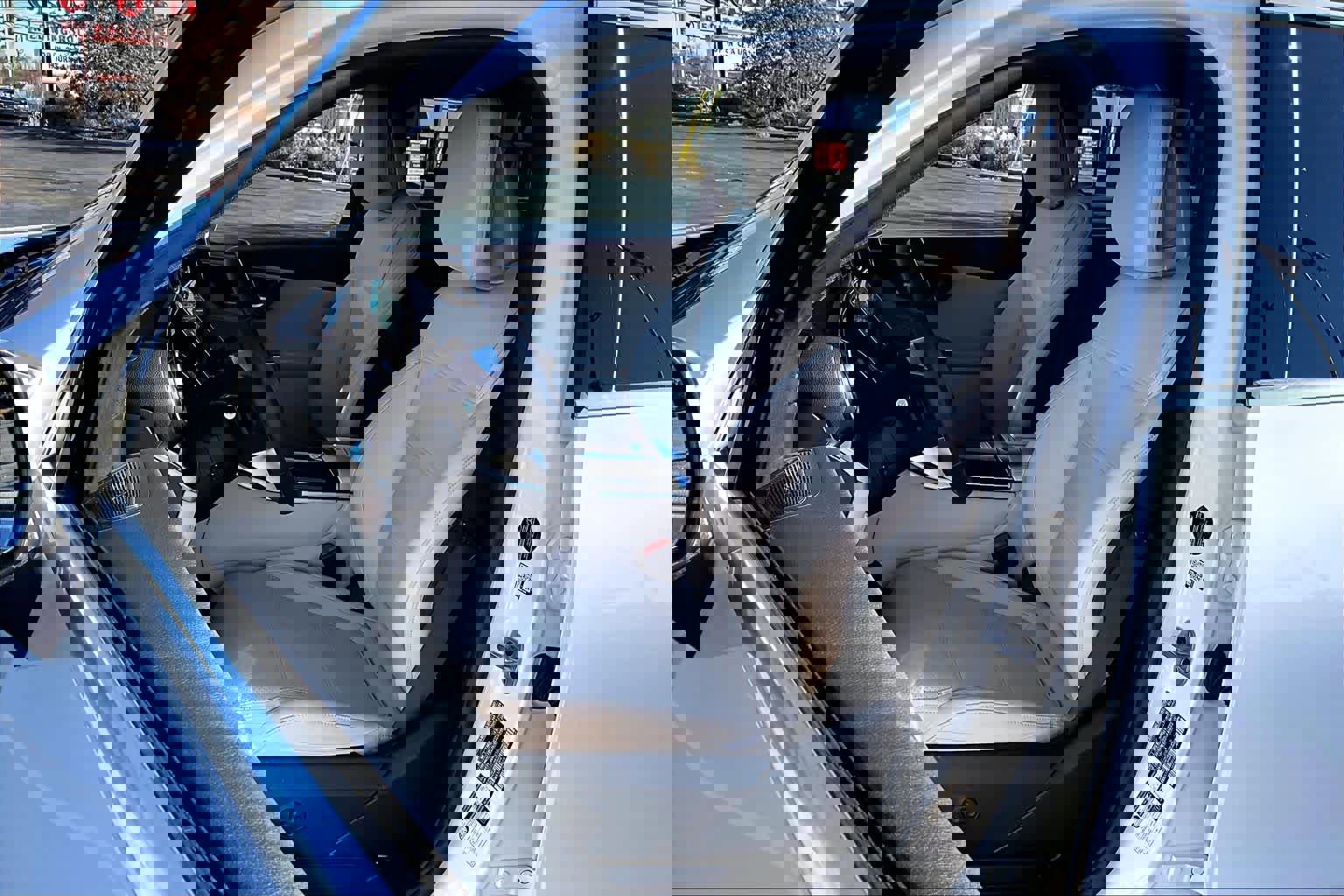 Used 2025 Mercedes-Benz GLC 300 4MATIC image 8