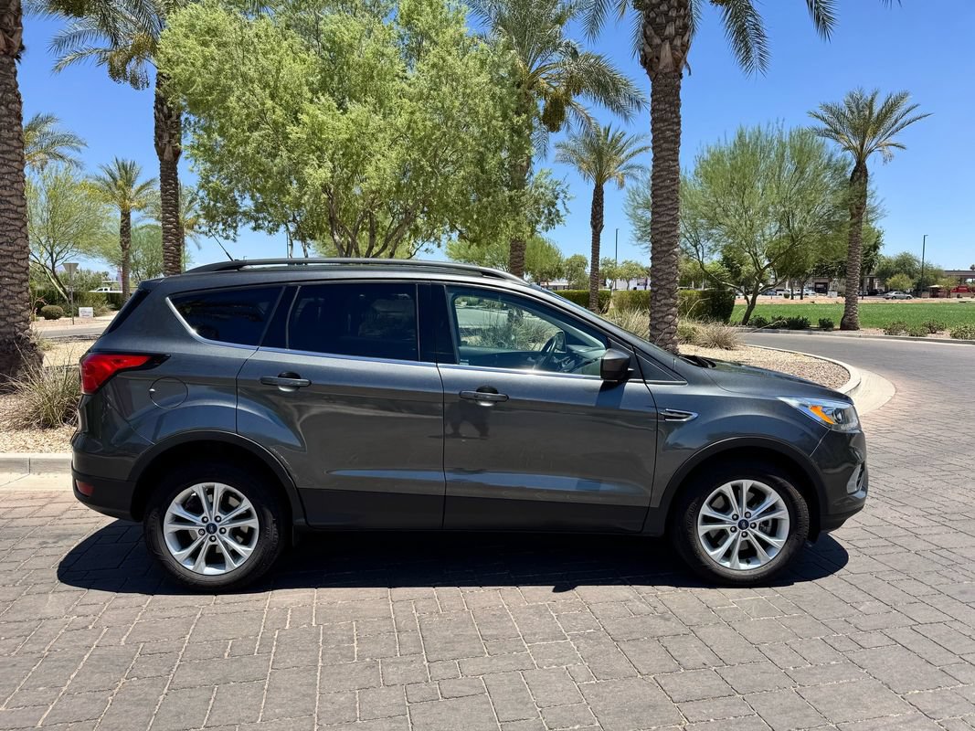 Used 2019 Ford Escape SEL AWD/4WD image 2