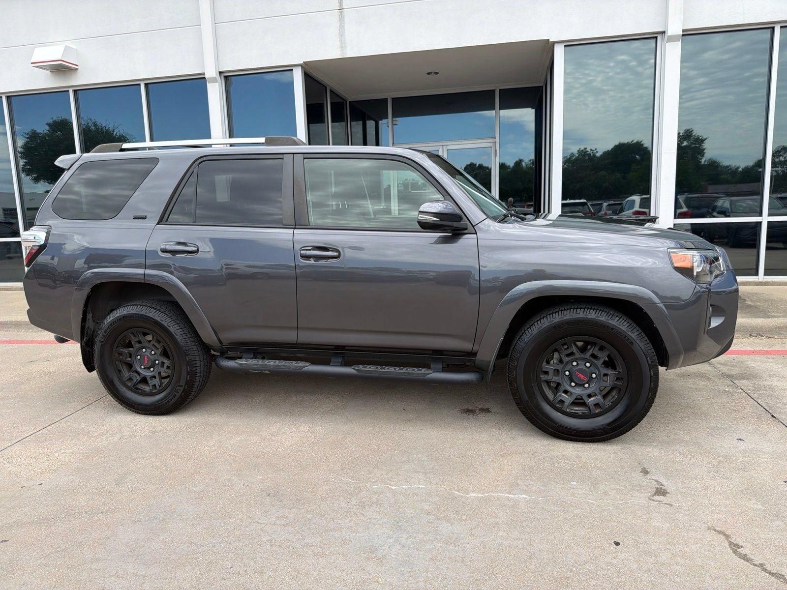 Used 2022 Toyota 4Runner SR5 Premium w/ Moonroof Package RWD image 5