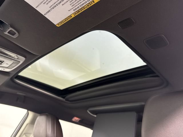 Used 2022 Toyota Sienna Platinum image 19