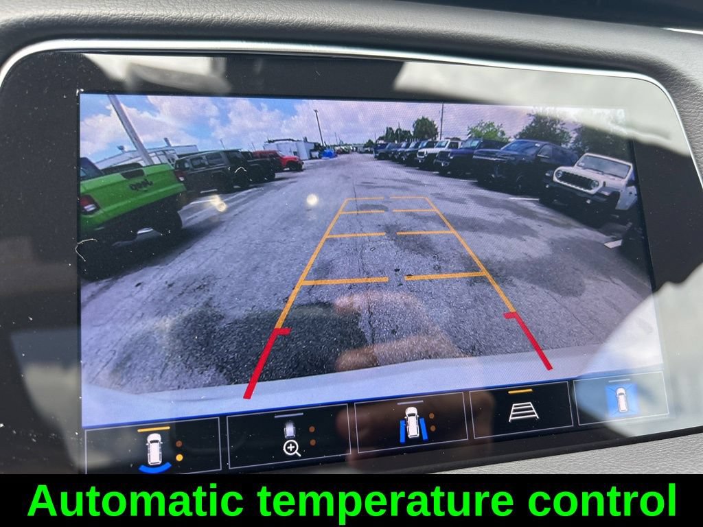 Used 2022 Cadillac XT4 Premium Luxury w/ Enhanced Visibility Package FWD image 17