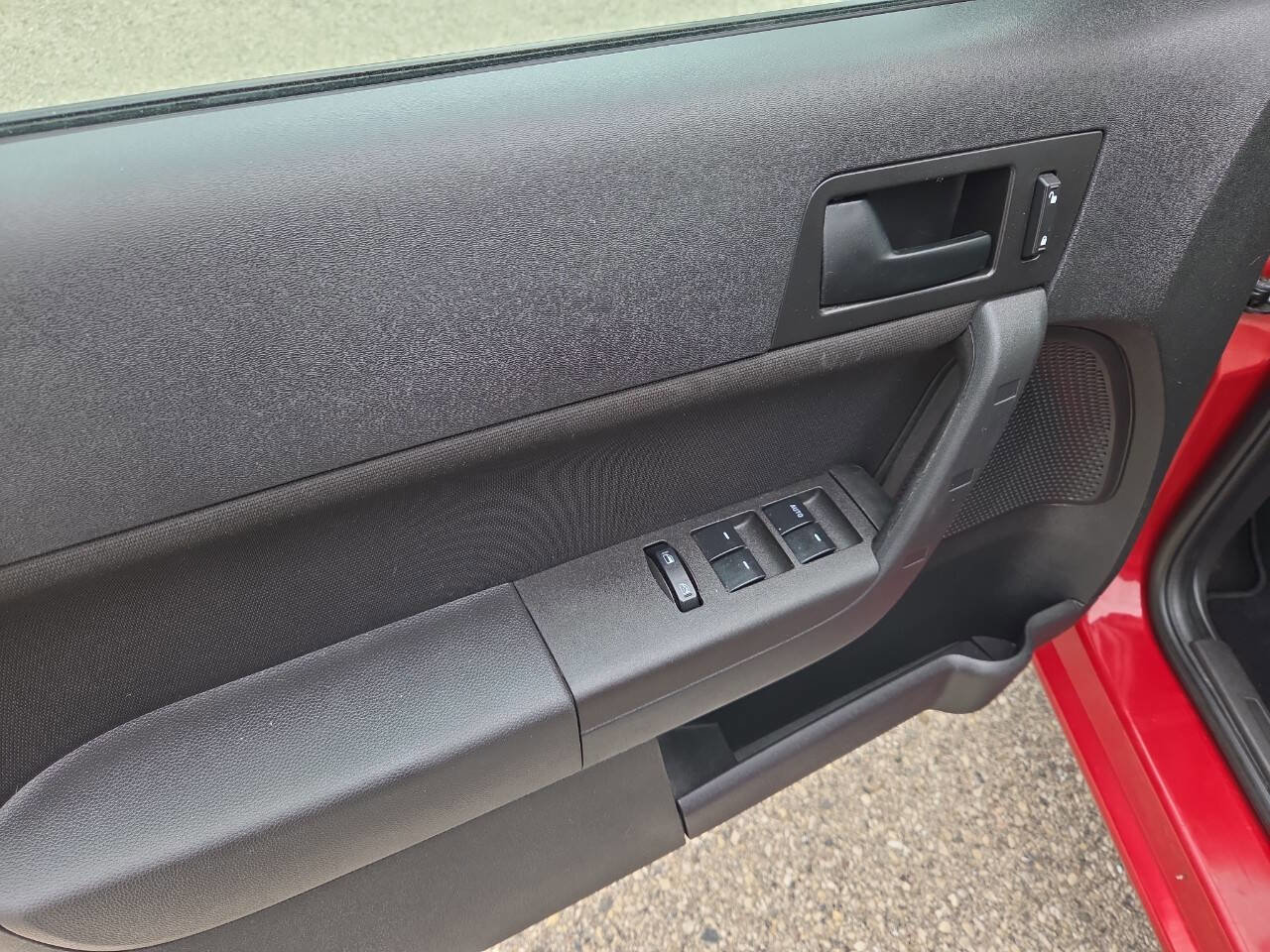 Used 2010 Ford Focus SE image 10