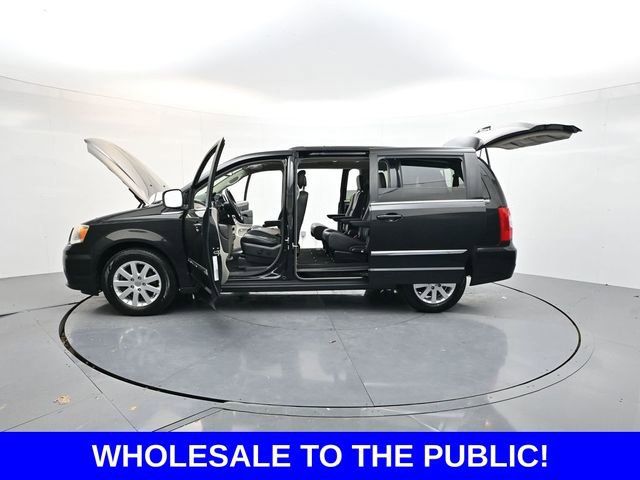 Used 2014 Chrysler Town & Country Touring image 37