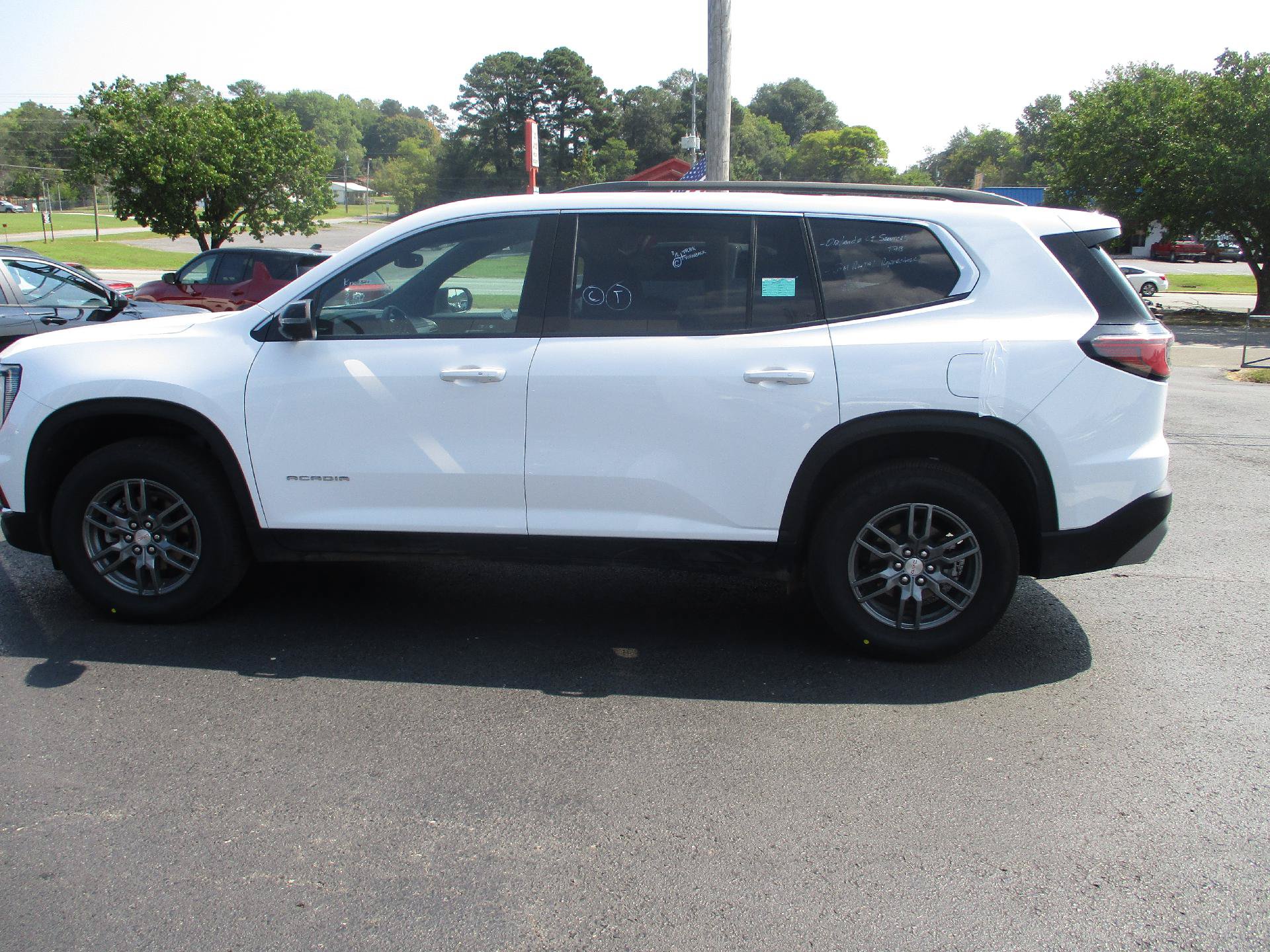 Used 2025 GMC Acadia Elevation FWD image 5