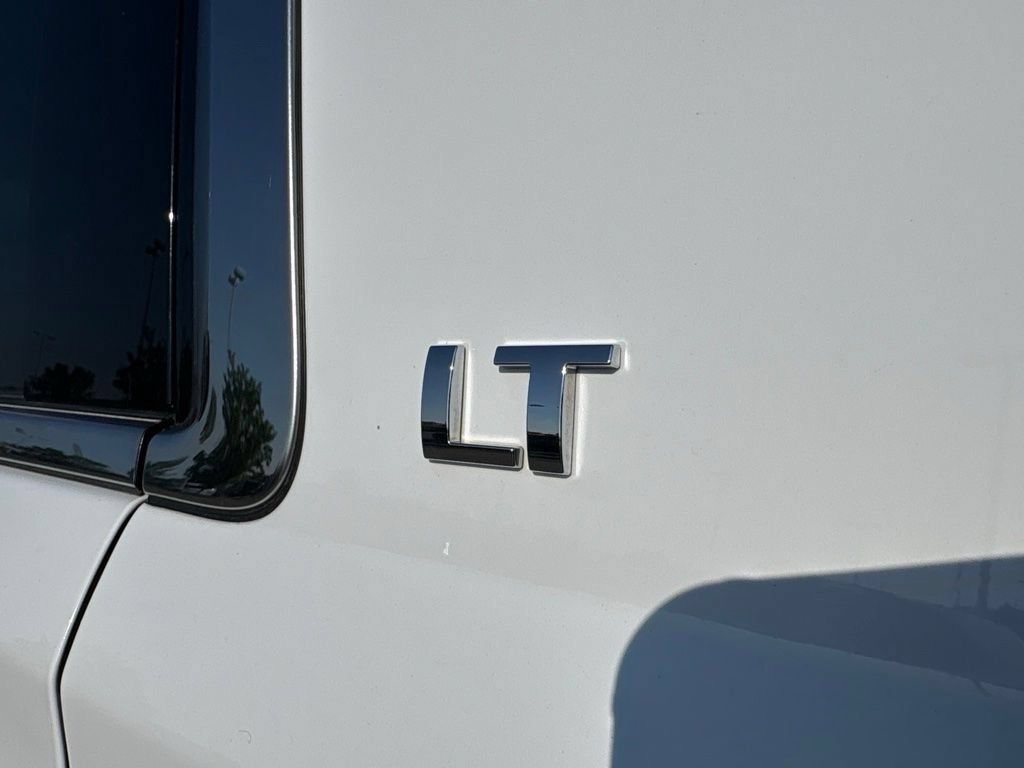Used 2019 Chevrolet Suburban LT AWD/4WD image 4