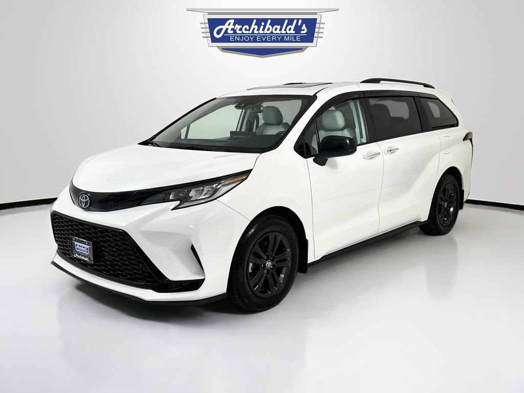 Used 2025 Toyota Sienna XSE AWD/4WD image 3