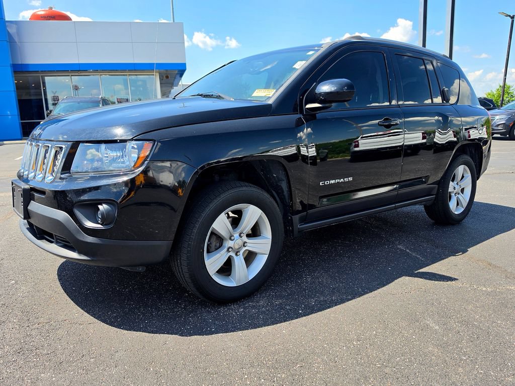 Used 2017 Jeep Compass Latitude AWD/4WD image 2