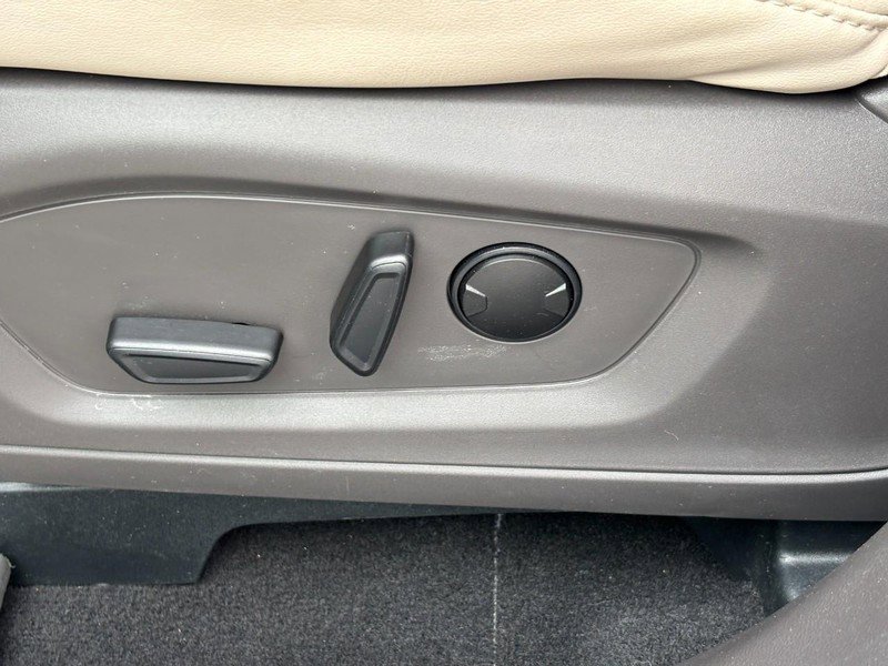 Used 2023 Ford Explorer Platinum w/ Technology Package image 17