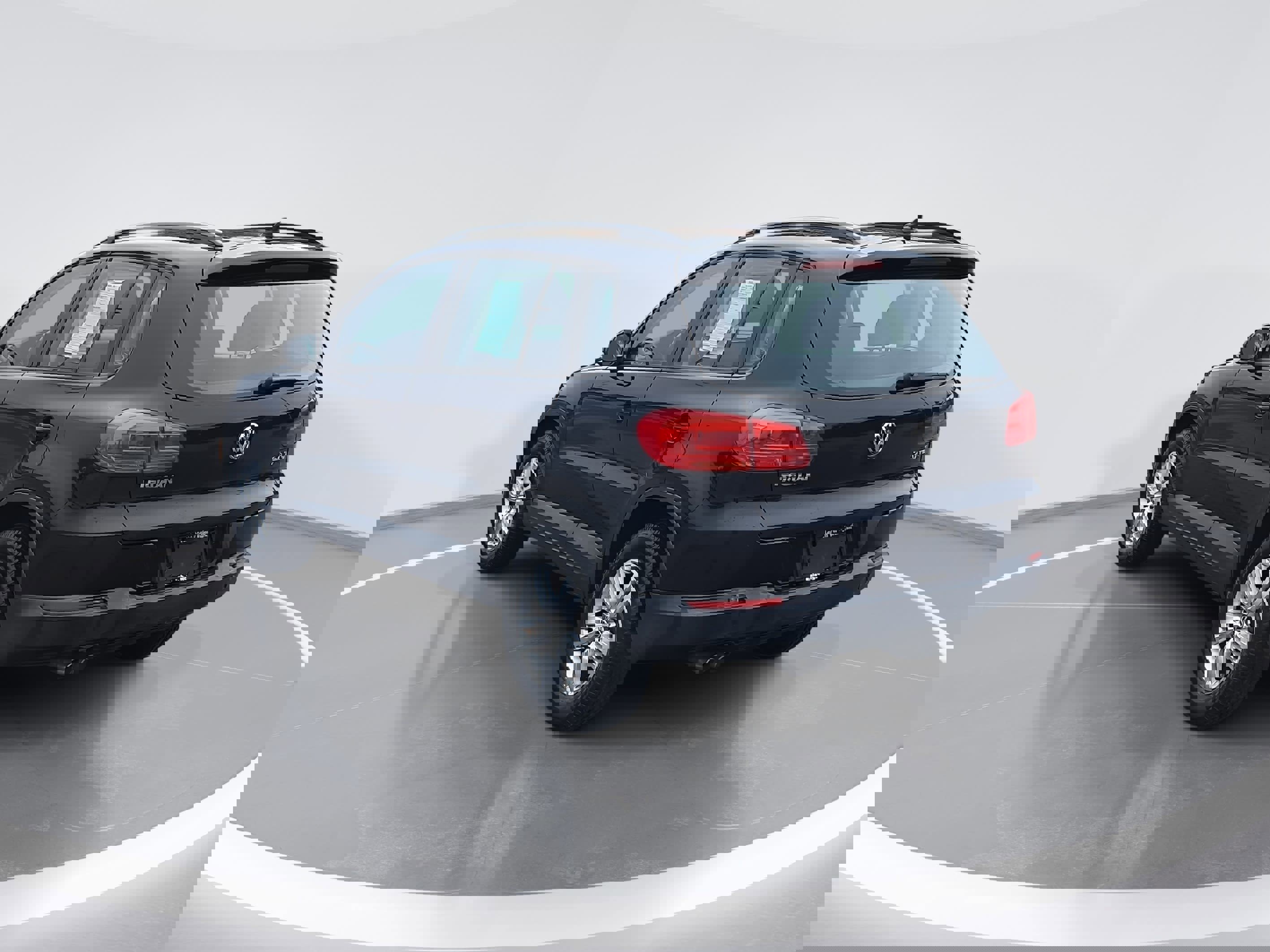 Used 2015 Volkswagen Tiguan S image 5