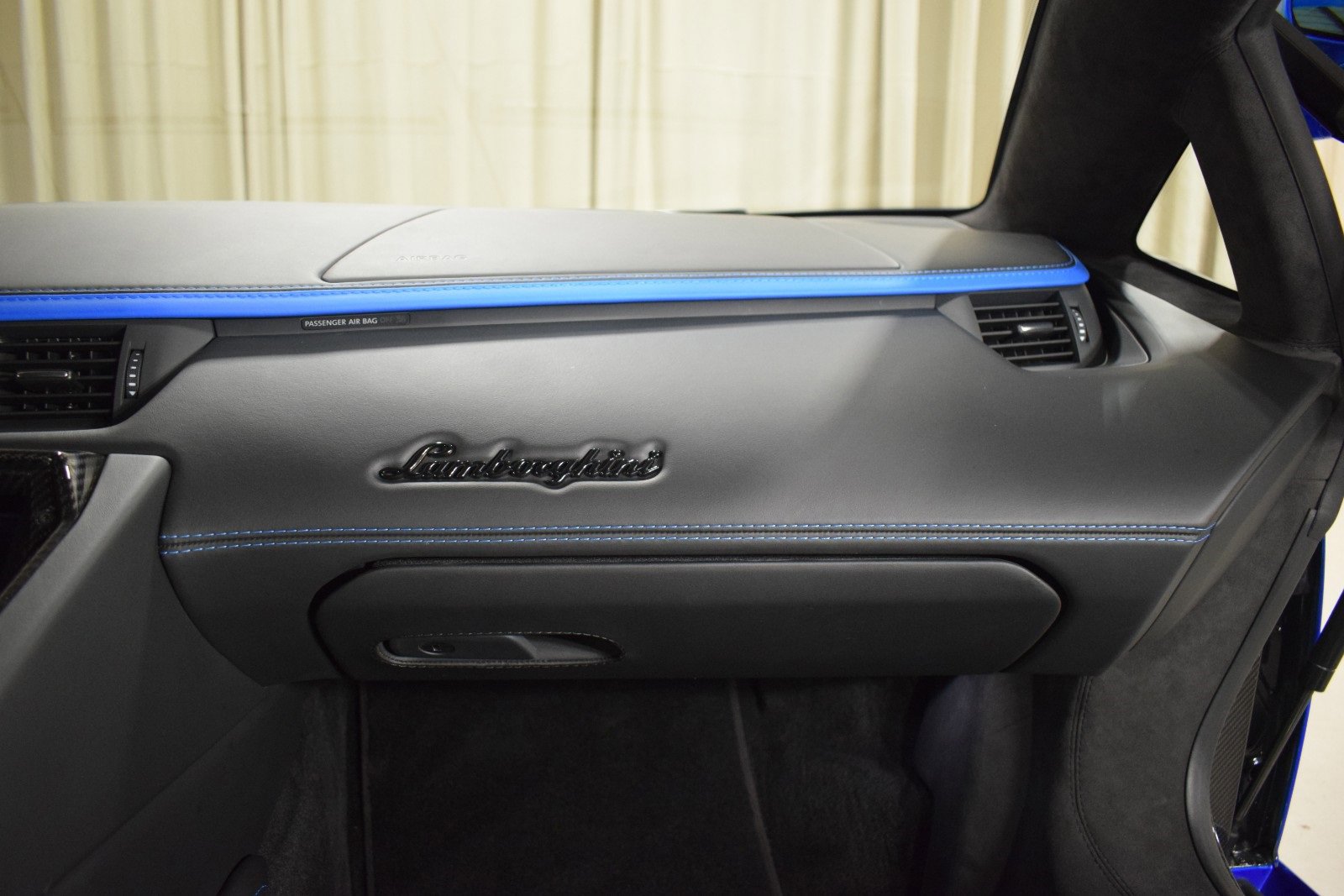 Used 2019 Lamborghini Aventador S image 22