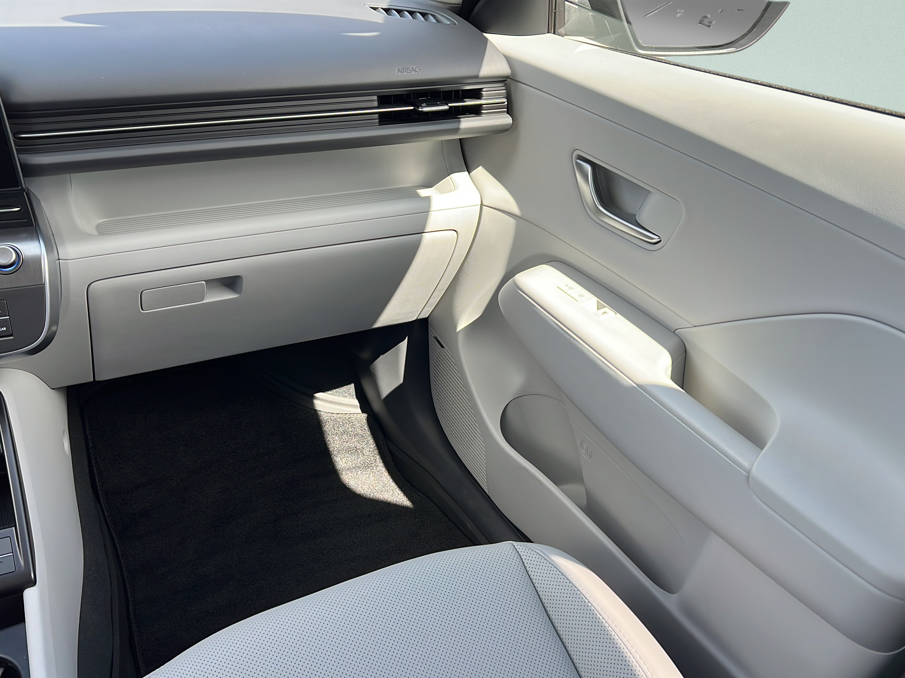 Certified 2025 Hyundai Kona Limited FWD image 13