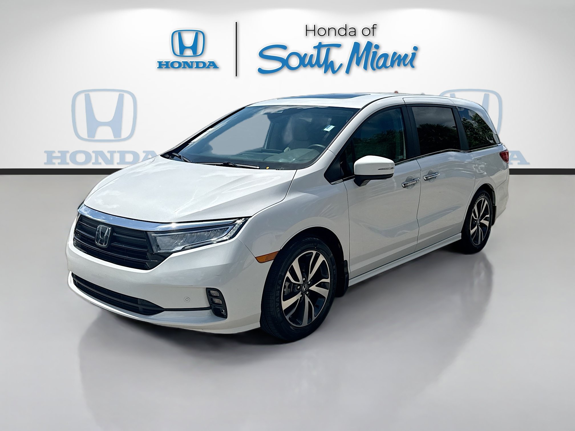 Certified 2023 Honda Odyssey Touring image 3